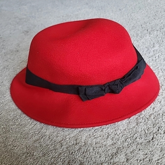 Amanda Smith Cloche Hat Womens Red Black Ribbon 100% Wool Felt Ladies Italy Made - Picture 1 of 9